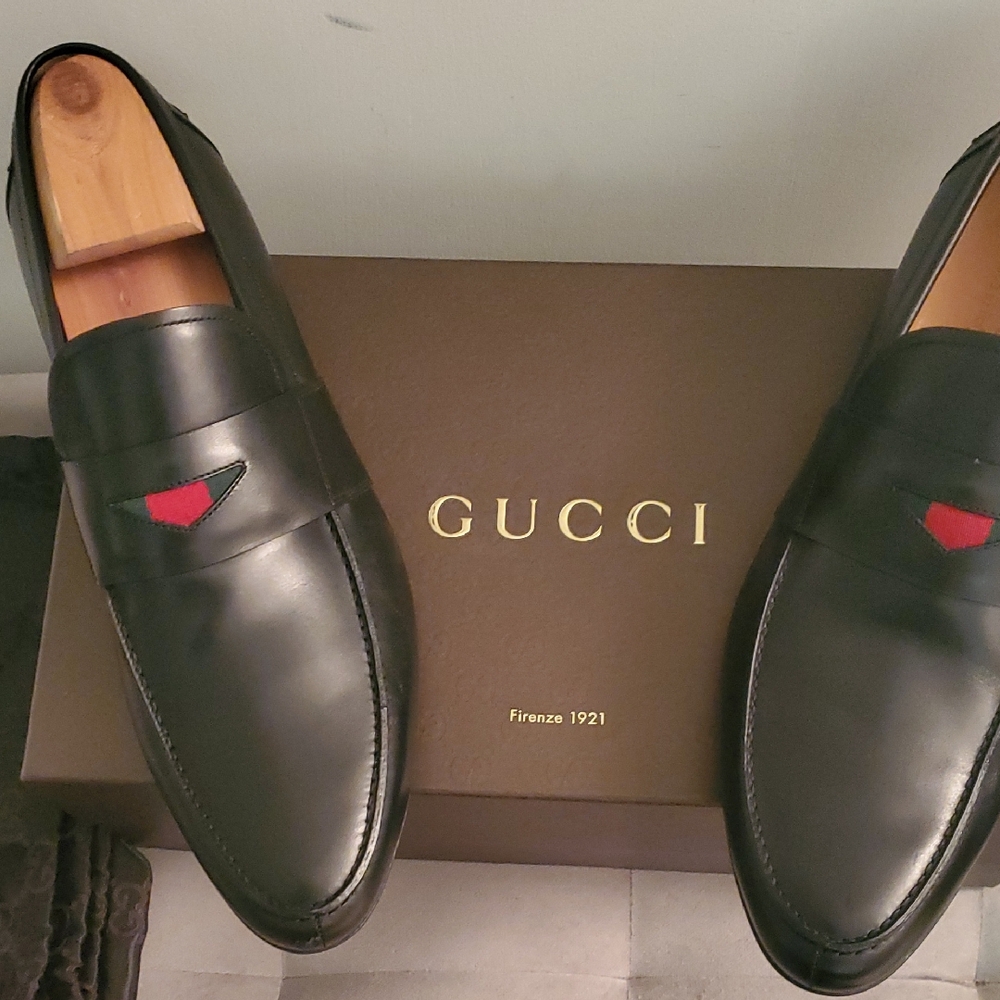 Gucci Black Leather Loafers with Red Detail. Size 9.5 European.